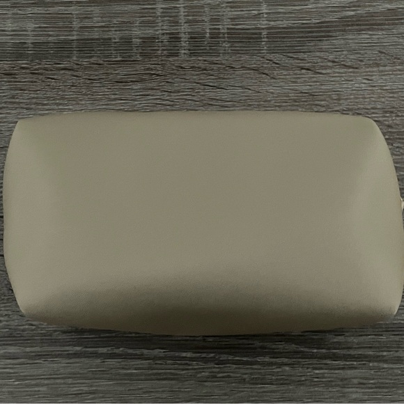 NWOT Bulgari zippered makeup bag - Picture 3 of 7